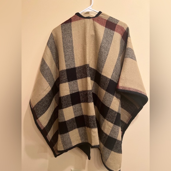 Plaid/Black reversible open front cape. OS - Picture 2 of 5